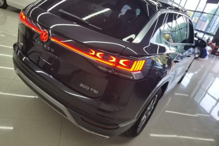 Used Volkswagen Tayron 2023 300TSI Two-Wheel-Drive Luxury Plus Advanced Edition Rear Right 45 Deg