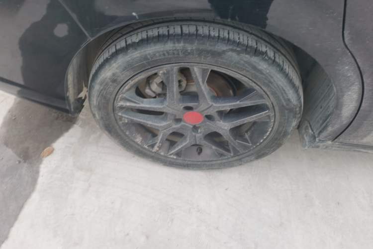 Used Dongfeng Aeolus Yixuan 2022 230T Automatic Adaptive-Beam Knight Edition Right Rear Wheel Hub