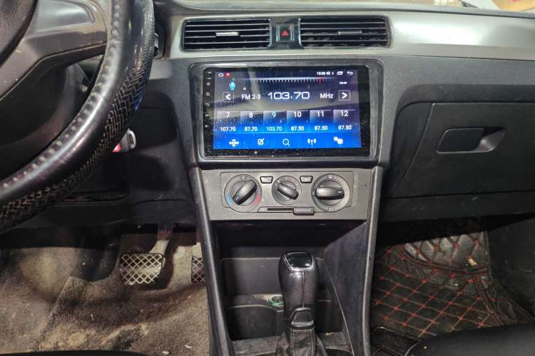 Used Skoda Rapid Spaceback 2014 1.6L Automatic Enjoyment Edition Audio And AC Panel