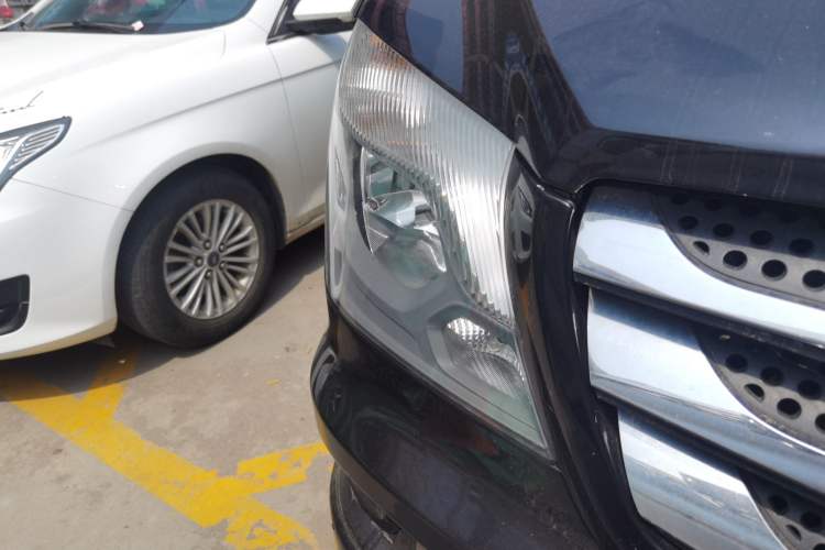 Used Mercedes-Benz Sprinter  Right Front Headlight