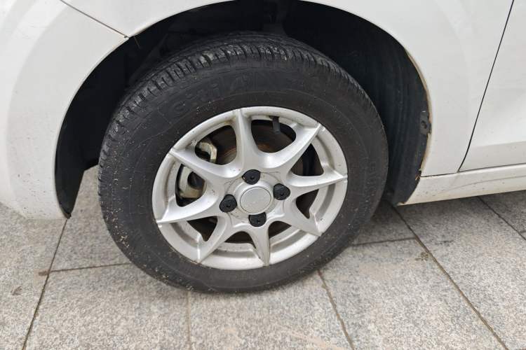 Used Roewe Clever 2022 311km QiQi BoBo Edition Left Front Wheel Hub