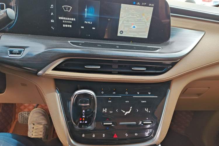 Used Buick GL8 2020 ES Land Cruiser 653T Luxury Edition Audio And AC Panel