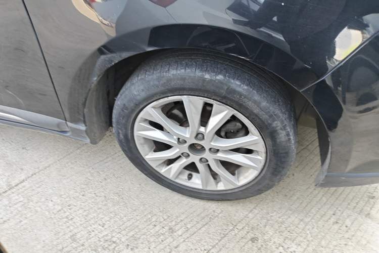 Used Baojun 730 2016 1.5L Manual Comfort Version 7 Seats China V Emission Standard Right Front Wheel Hub