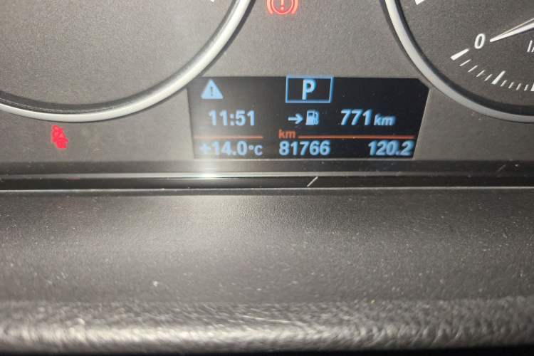 Used BMW 3 Series 2017 320Li Fashion Model Odometer Close Up