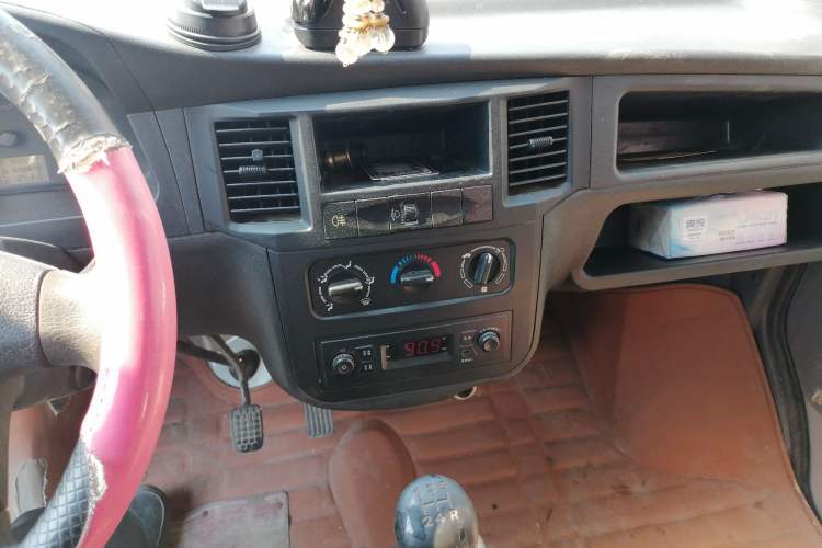 Used Wuling Zhiguang 2020 1.2L Practical Model China VI LSI Audio And AC Panel