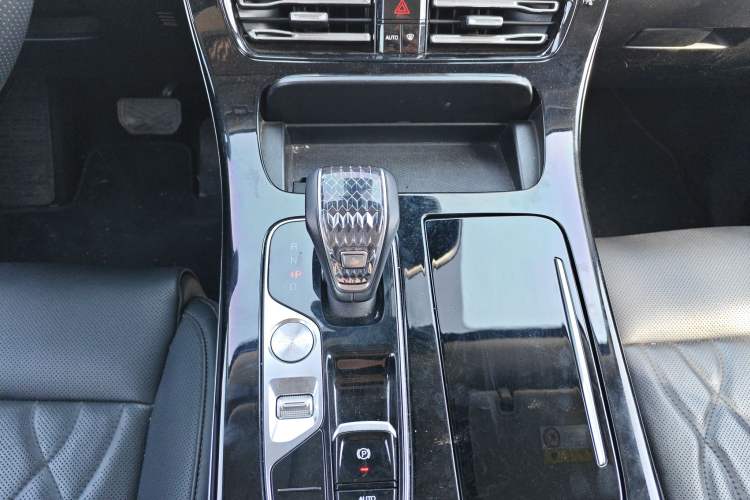 Used GAC Trumpchi M8 2024 Master Series 400T Prestige Edition Gear Lever