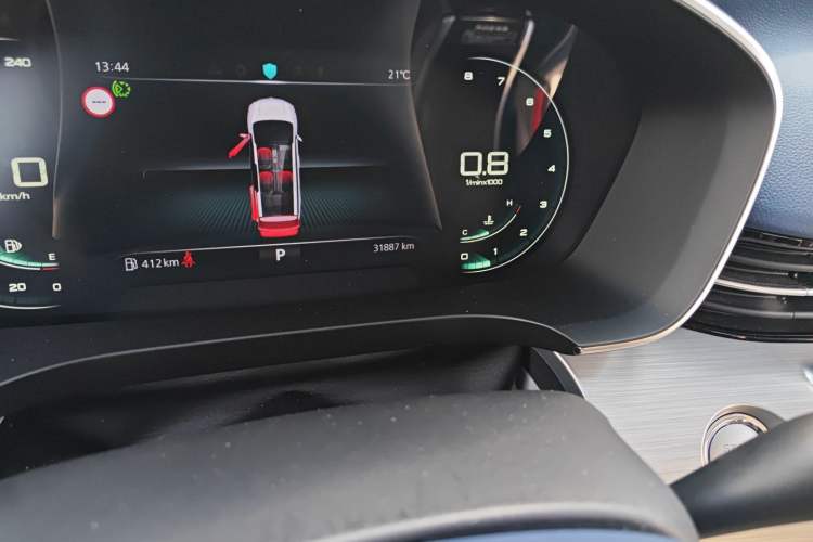 Used Roewe iMAX8 2022 400TGI Prestige Edition Odometer Close Up