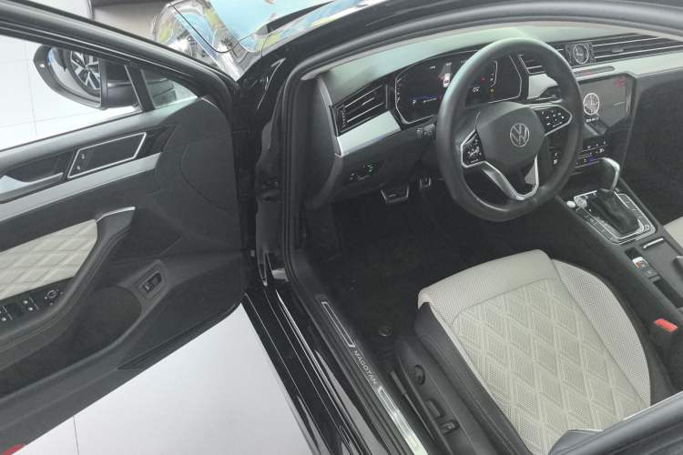 Used Volkswagen Magotan 2023 2 Million Units Commemorative Edition 330TSI DSG Luxury Version Driver Seat