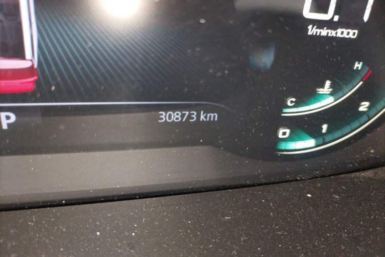 Used Roewe iMAX8 2022 400TGI Celebration Edition Odometer Close Up