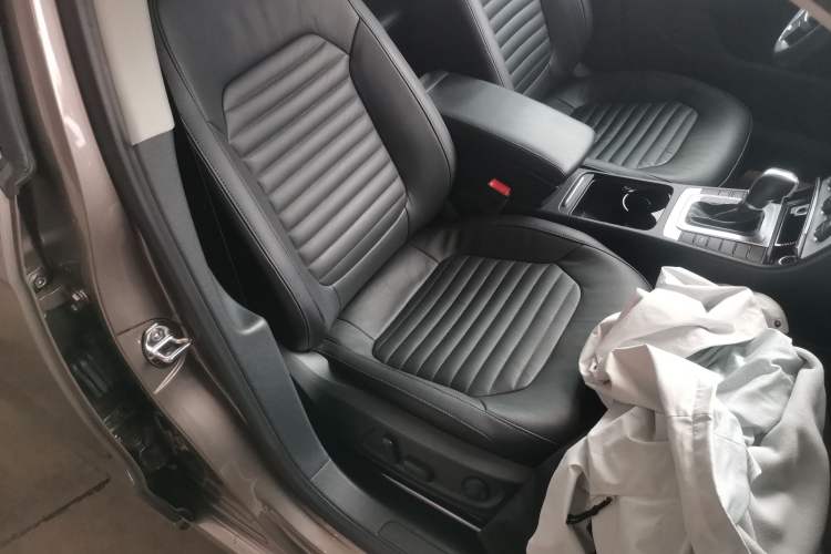 Used Volkswagen Magotan 2015 1.8TSI Advanced Model Right Front Seat