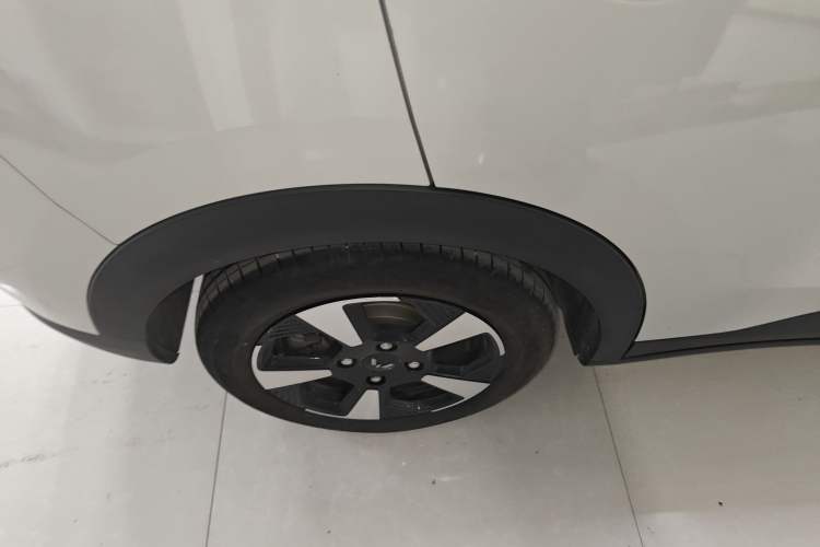 Used Wuling Bingo PLUS 2024 510 km Range 5-Seater Version Right Rear Wheel Hub