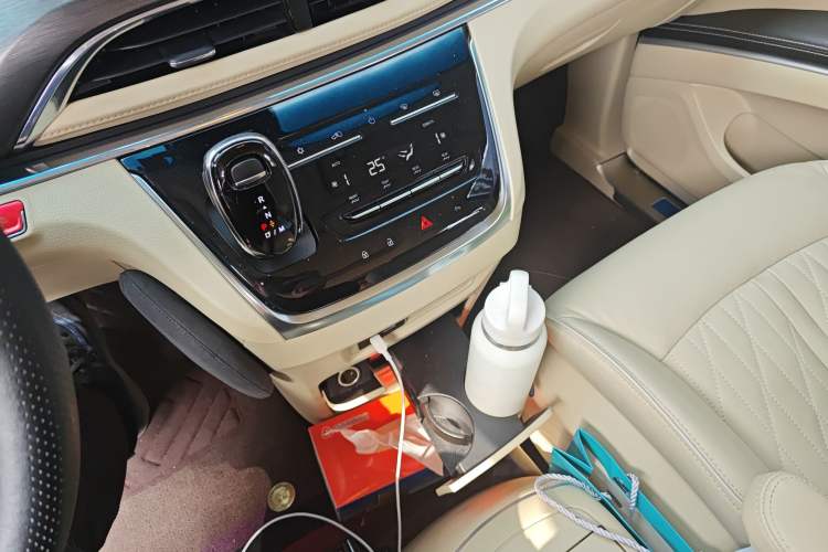 Used Buick GL8 2023 Land Executive Class 652T Luxury Model
