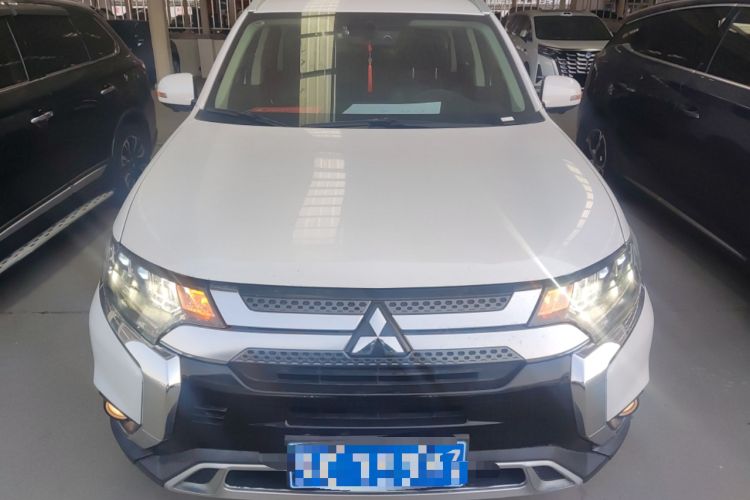 Used Mitsubishi Outlander 2019 2.4L 4x4 Zhi Xiang Edition 7 Seats China VI Standard