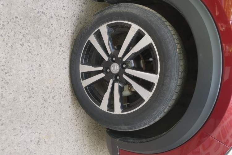 Used Nissan Kicks 2017 1.5L CVT Smart Drive Edition Right Front Wheel Hub