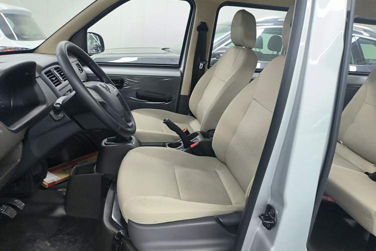 Used Wuling Rongguang S 2023 1.5L Base Version 5/7 Seats Left Front Seat