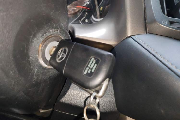 Used Toyota RAV4 2015 2.0L CVT Two-Wheel Drive Fashion Edition
