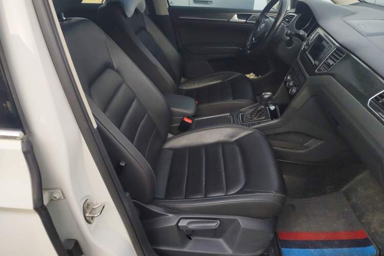 Used Volkswagen Golf Sportsvan 2016 230TSI Automatic Luxury Version Right Front Seat