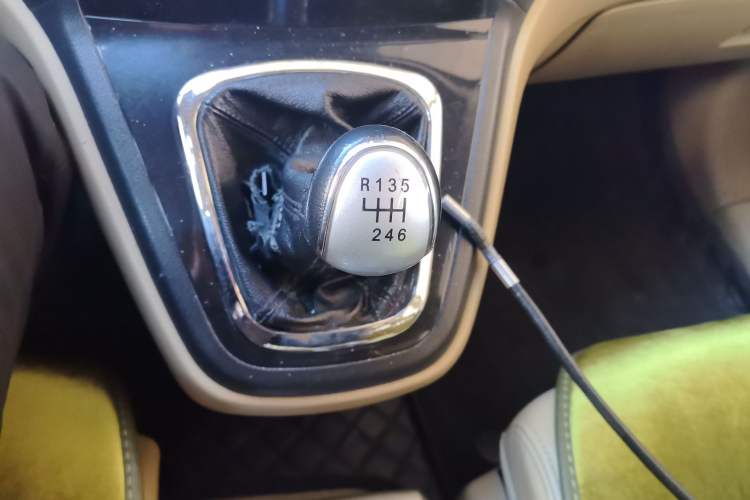 Used Haval H6 2011 Green Silence 2.0T Manual Two-Wheel Drive Urban Model