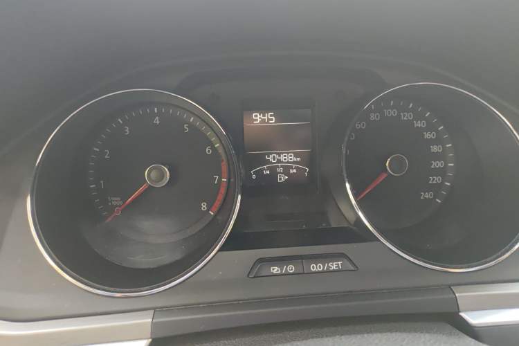 Used Volkswagen Bora 2016 1.6L Automatic Fashion Model Odometer Close Up