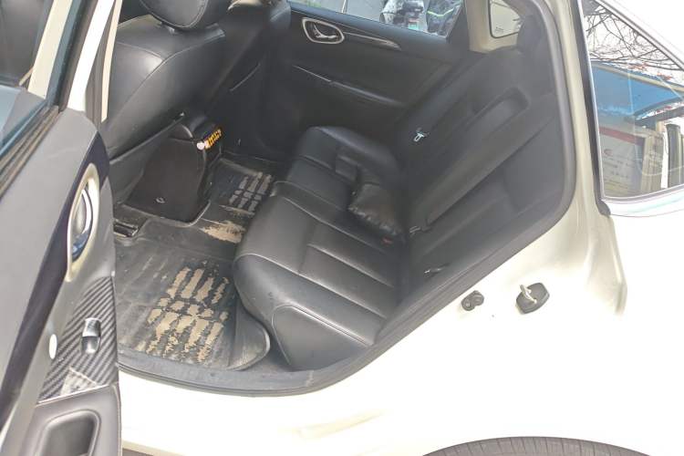 Used Nissan Sylphy 2019 1.6XV CVT Smart Connect Luxury Edition China VI Standard Left Rear Seat