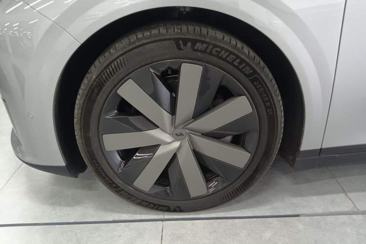 Used Li Auto i6 2025 Model Four-Wheel-Drive Standard Type