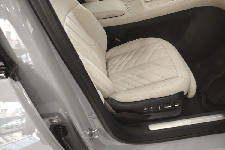 Used Nio ES6 2025 75 kWh Right Front Seat