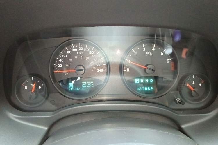 Used Jeep Compass 2011 2.0L two-wheel drive sport version
