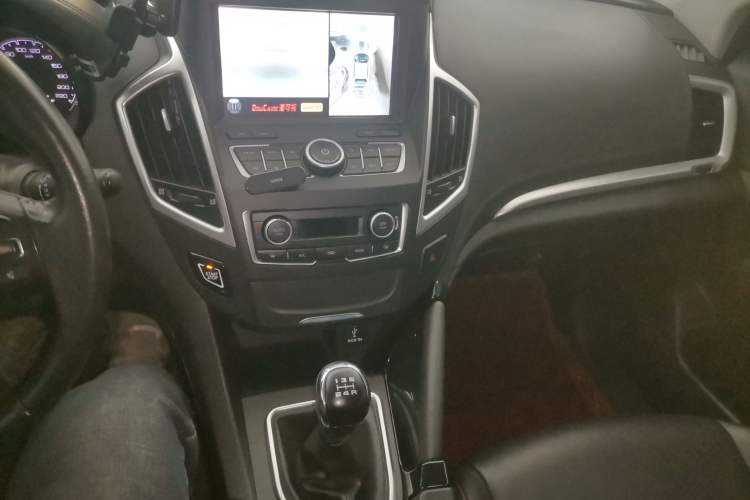 Used Dongfeng Aeolus AX7 2016 2.0L Manual Zhiyi Trim
