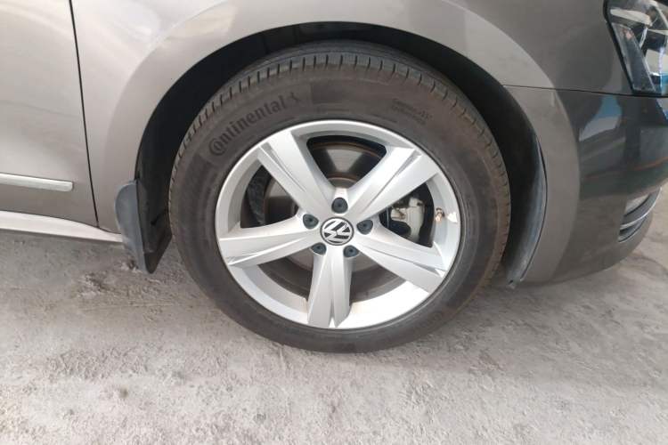 Used Volkswagen Passat 2015 1.8TSI DSG Prestige Edition Right Front Wheel Hub