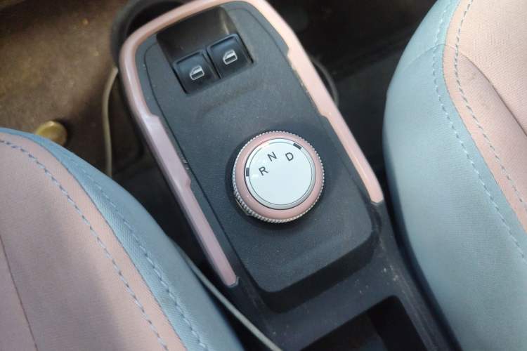 Used Chery QQ Ice Cream 2024 Edition Youth Version 205km Sundae Gear Lever