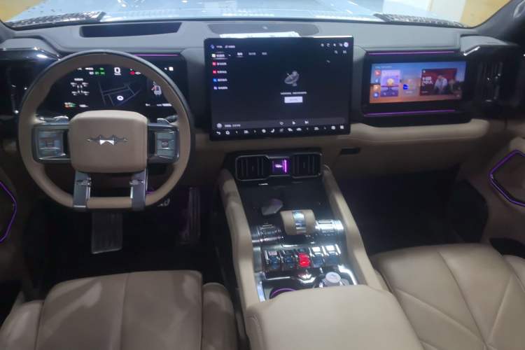 Used Formula Leopard Leopard 8 2025 Smart & Brave Flagship Edition 7 Seats