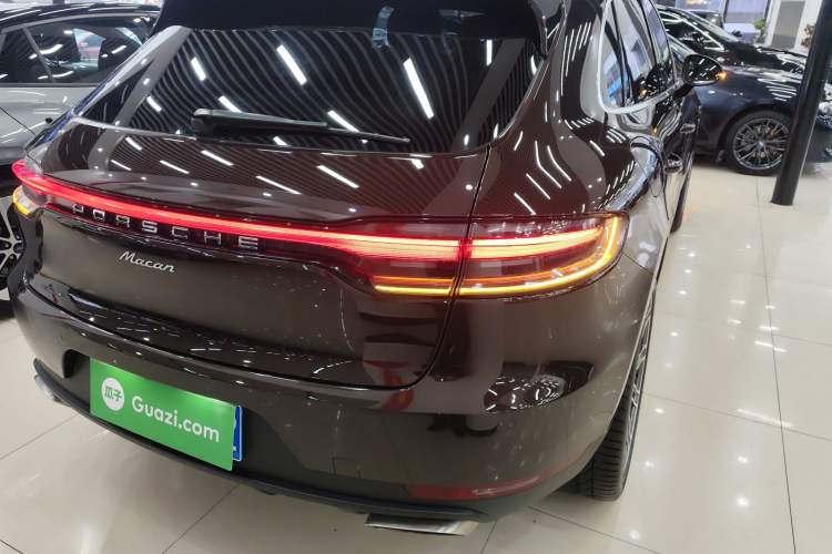 Used Porsche Macan 2018 Macan 2.0T Rear Right 45 Deg