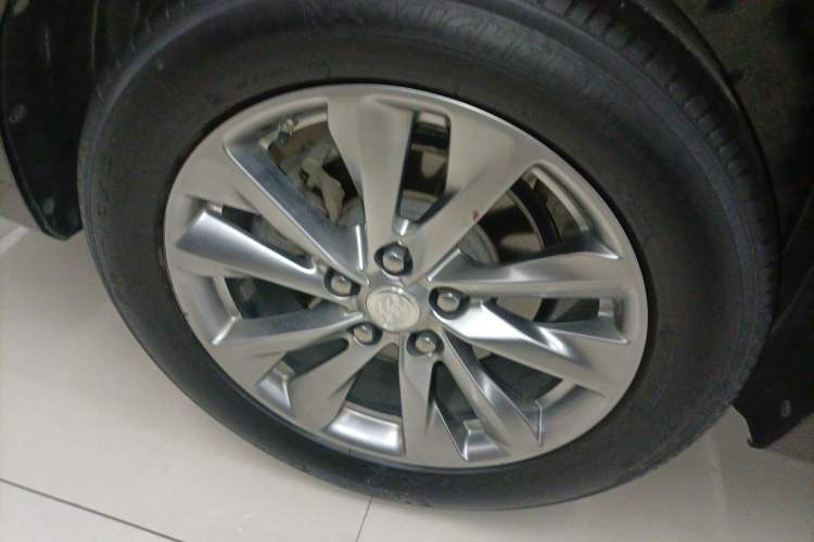 Used Buick GL8 2022 Avenir Aivia Six-Seat Deluxe Edition Right Rear Wheel Hub