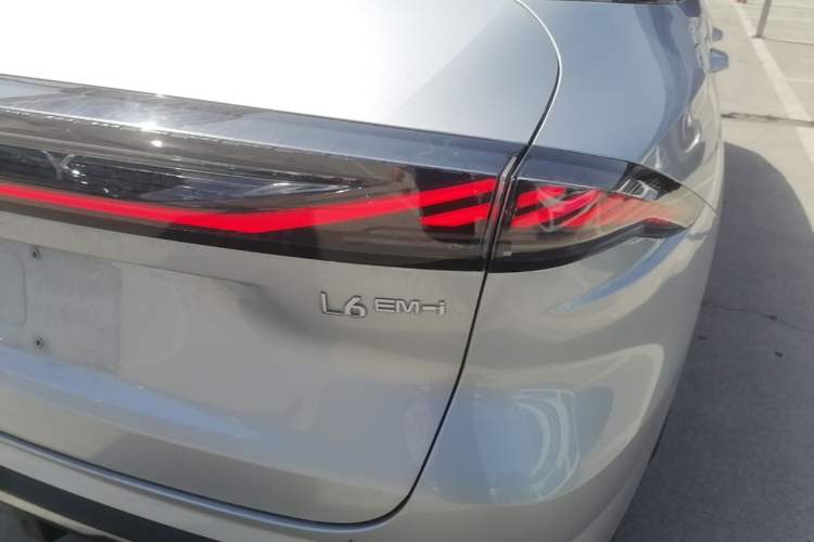 Used Geely Galaxy L6 2025 EM-i 140km Starship Edition Right Rear Taillight