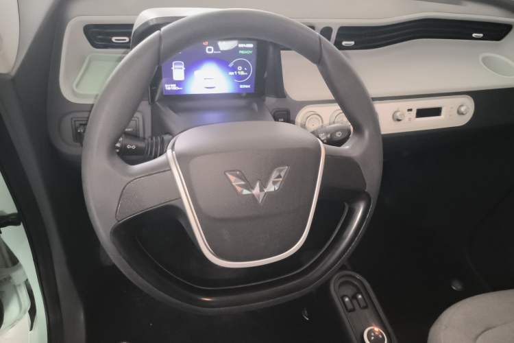 Used Wuling Hongguang MINIEV 2021 Macaron Fashion Model Lithium Iron Phosphate Steering Wheel