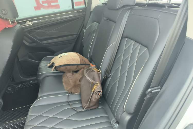 Used Volkswagen Tiguan L 2024 330TSI Automatic Two-Wheel Drive R-Line Enhanced Edition Left Rear Seat