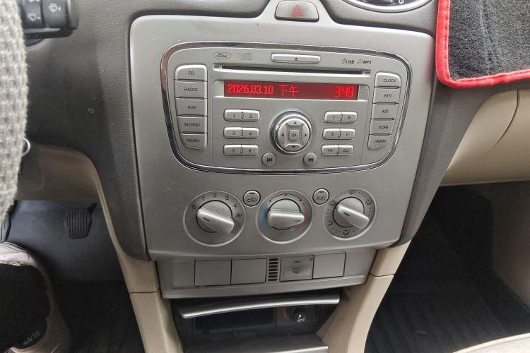 Used Ford Focus 2013 Sedan Classic 1.8L Manual Base Model