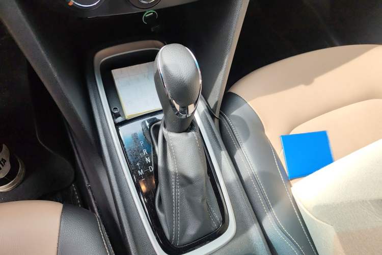 Used Chevrolet Monza 2020 320 Automatic Enjoyment Edition Gear Lever