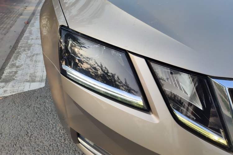 Used Skoda Octavia 2018 TSI280 DSG Flagship Edition Right Front Headlight