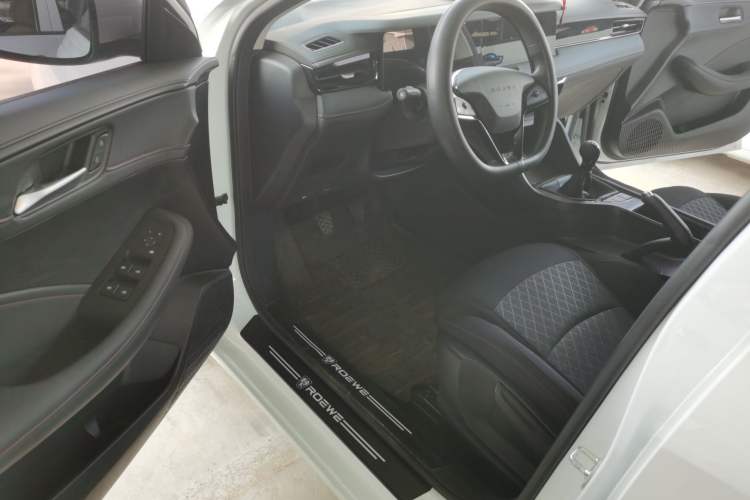 Used Roewe i5 2023 1.5L Manual Comfort Edition
