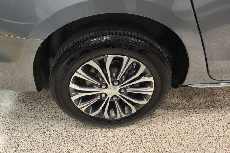 Used Buick GL8 2023 Land Executive Class Comfort Model