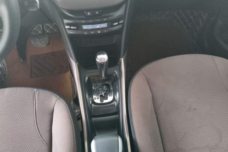 Used Peugeot 2008 2014 1.6L Automatic Fashion Edition Gear Lever