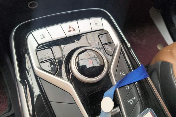 Used SAIC MAXUS G20 2021 PLUS 2.0T Gasoline Automatic Luxury Edition Gear Lever