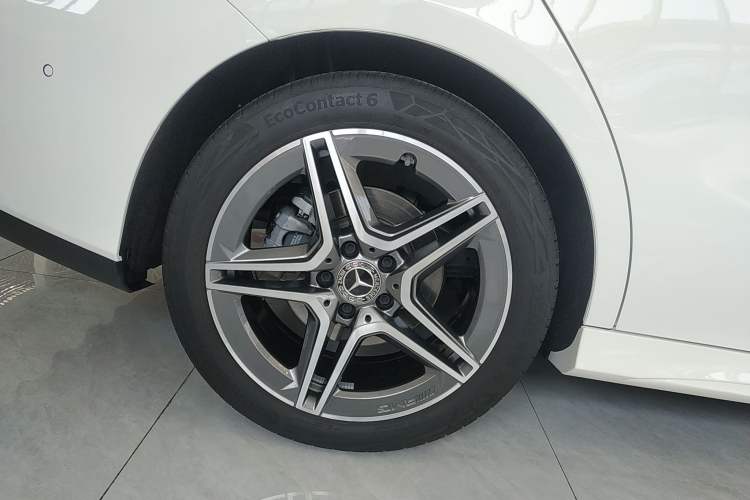 Used Mercedes-Benz CLA 2024 CLA 200 Exterior 5