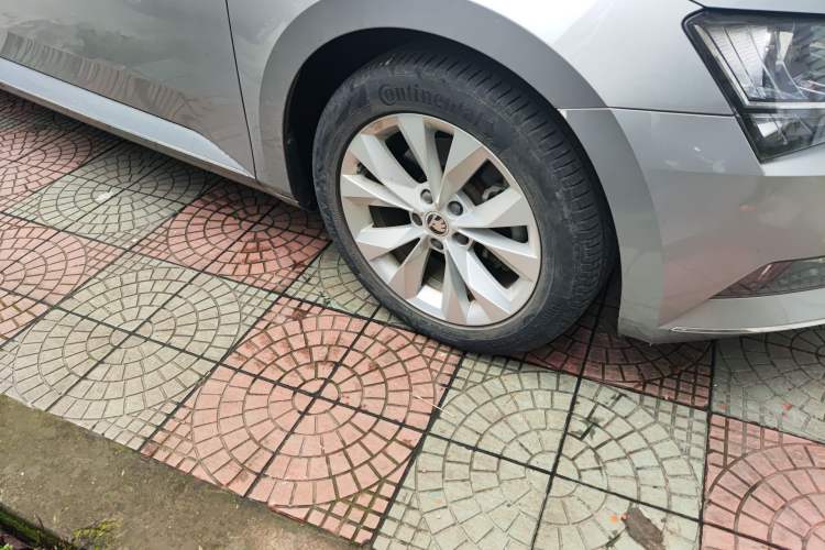 Used Skoda Superb 2018 TSI280 DSG Comfort Edition China V Standard Right Front Wheel Hub