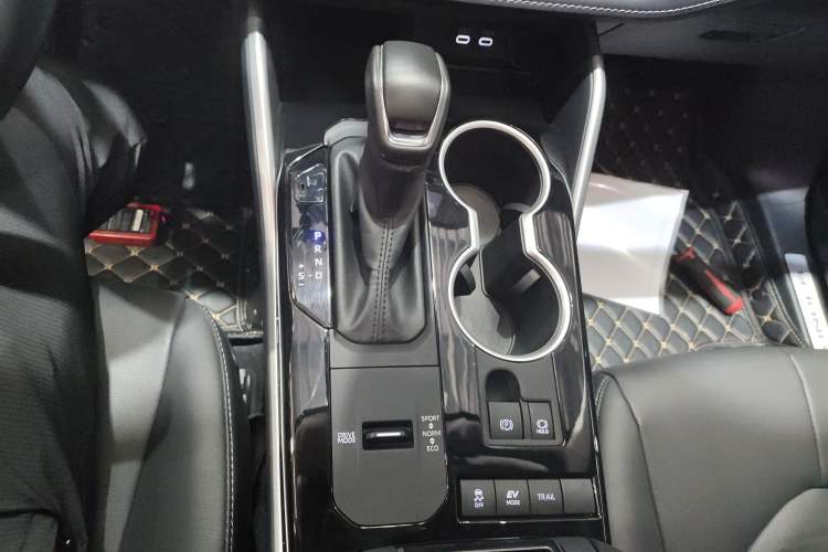 Used Toyota Highlander 2023 2.5L Smart Electric Hybrid Dual-Motor All-Wheel-Drive Luxury 7-Seater