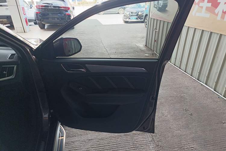 Used Roewe RX5 2017 20T Two-Wheel Drive Automatic Internet Elite Edition