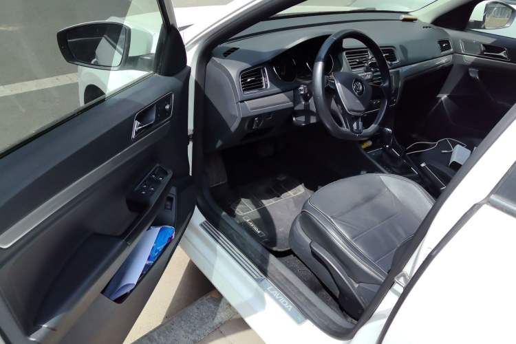 Used Volkswagen Lavida 2015 1.6L Automatic Comfort Edition Driver Seat