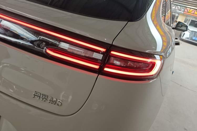 Used Hima AITO M5 2025 Extended-Range Ultra All-Wheel-Drive Version Right Rear Taillight