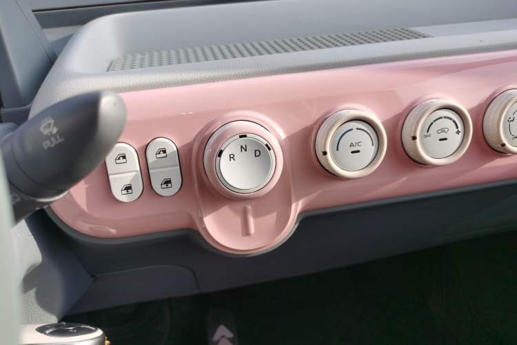 Used Bestune Pony 2024 170km Range Energizing Horse Gear Lever